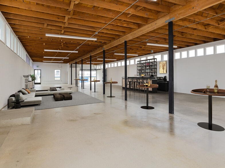 More Photos Of 805 E El Segundo Blvd, El Segundo Showroom For Sale
