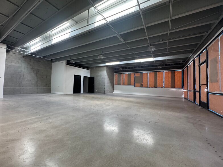 More Photos Of 2829-2843 Hyperion Ave, Los Angeles Freestanding For Lease