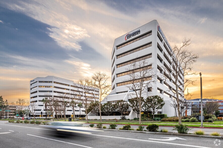 More Photos Of 201 E Sandpointe Ave, Santa Ana Office For Lease