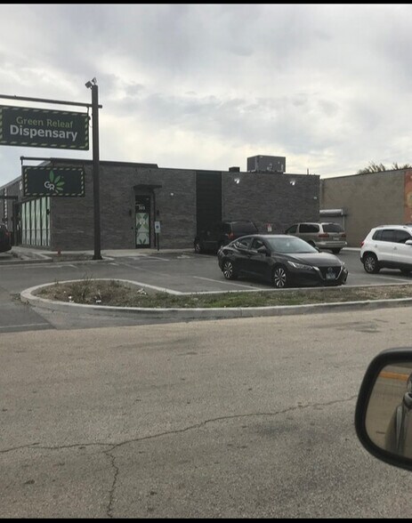 More Photos Of 305 W North Ave, Villa Park Freestanding For Sale