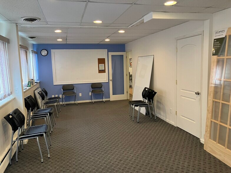 More Photos Of 2425 Clover St, Rochester Office For Lease