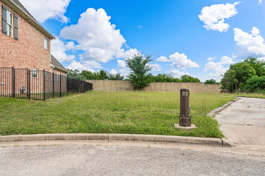 More Photos Of The Enclave, Waco Land For Sale