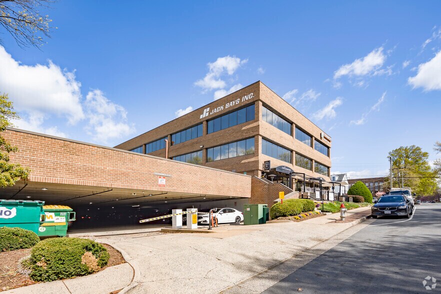 More Photos Of 6829 Elm St, McLean Medical For Lease