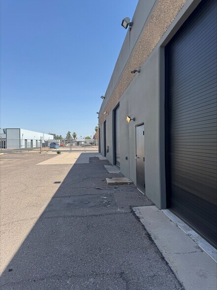 More Photos Of 2514 N 33rd Ave, Phoenix Warehouse For Lease