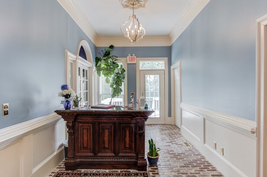 More Photos Of 152 E Shadburn Ave, Buford Office For Sale