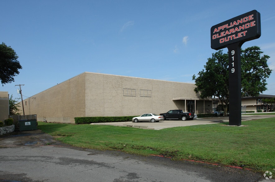 More Photos Of 9119 John Carpenter Fwy, Dallas Warehouse For Sale