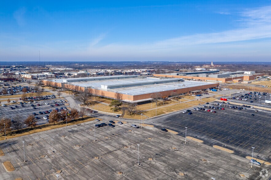 More Photos Of 800-850 NW Chipman Rd, Lee's Summit Office For Lease