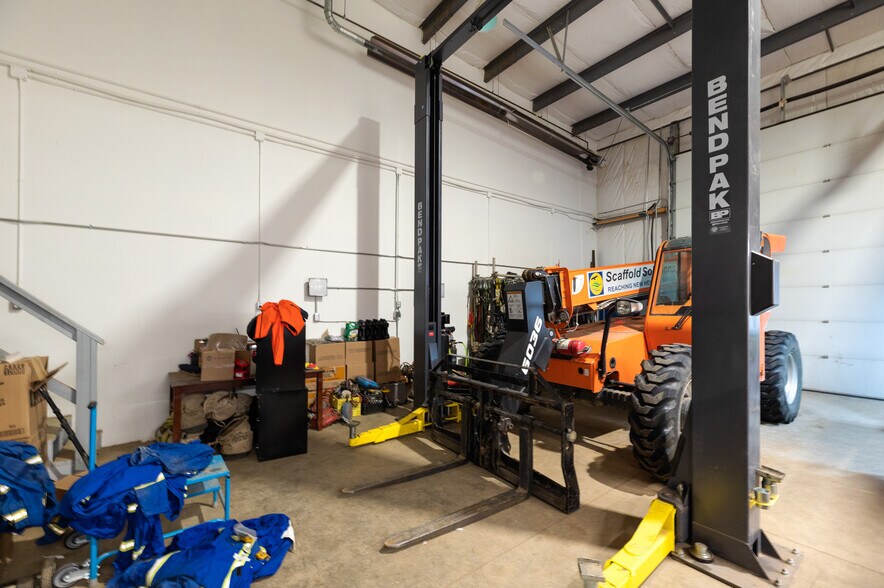 More Photos Of 380 Mackenzie Blvd, Fort McMurray Warehouse For Lease