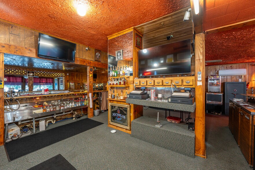 More Photos Of 608 N Chestnut St, Derry Restaurant For Sale