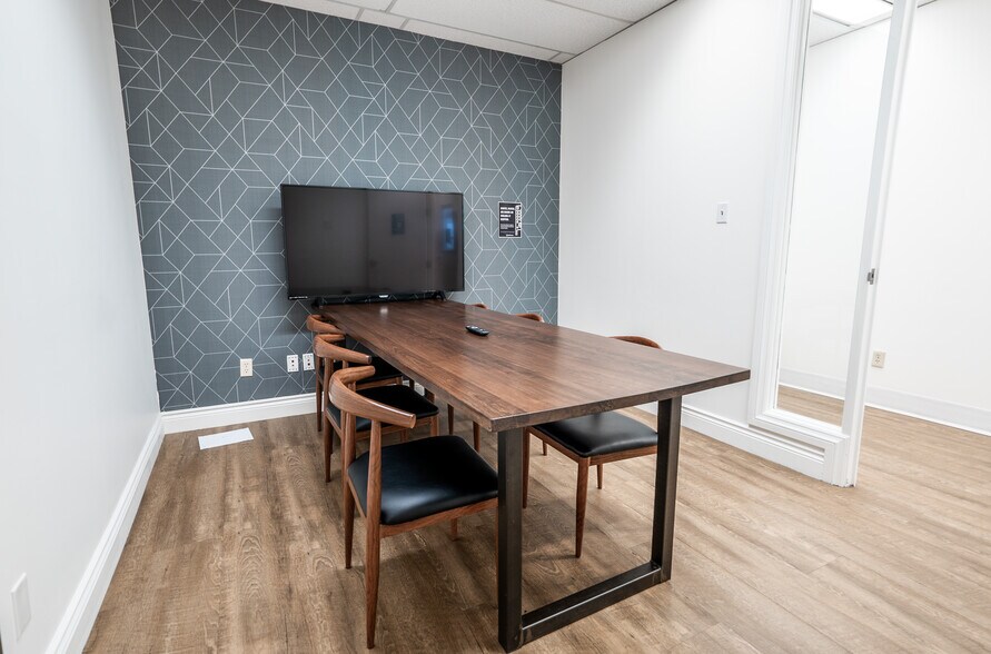 More Photos Of 180 Dundas St W, Toronto Office For Lease