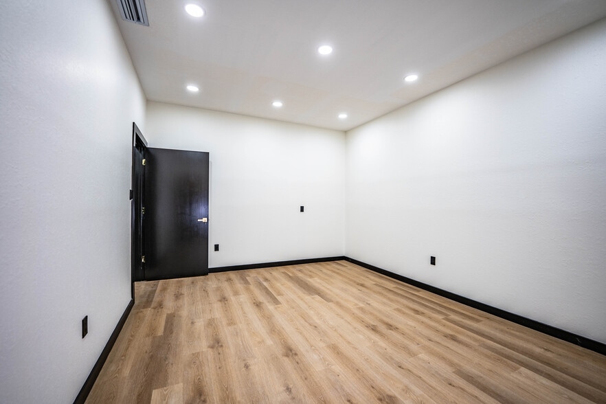 More Photos Of 1832 Harden Blvd, Lakeland Office For Lease