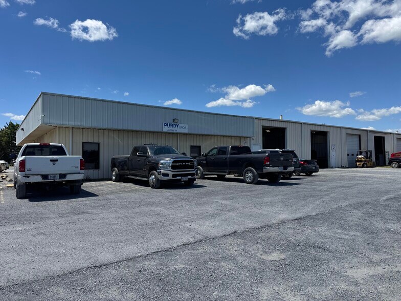 Primary Photo Of 140 Storage Solutions Ln, White Post Warehouse For Lease