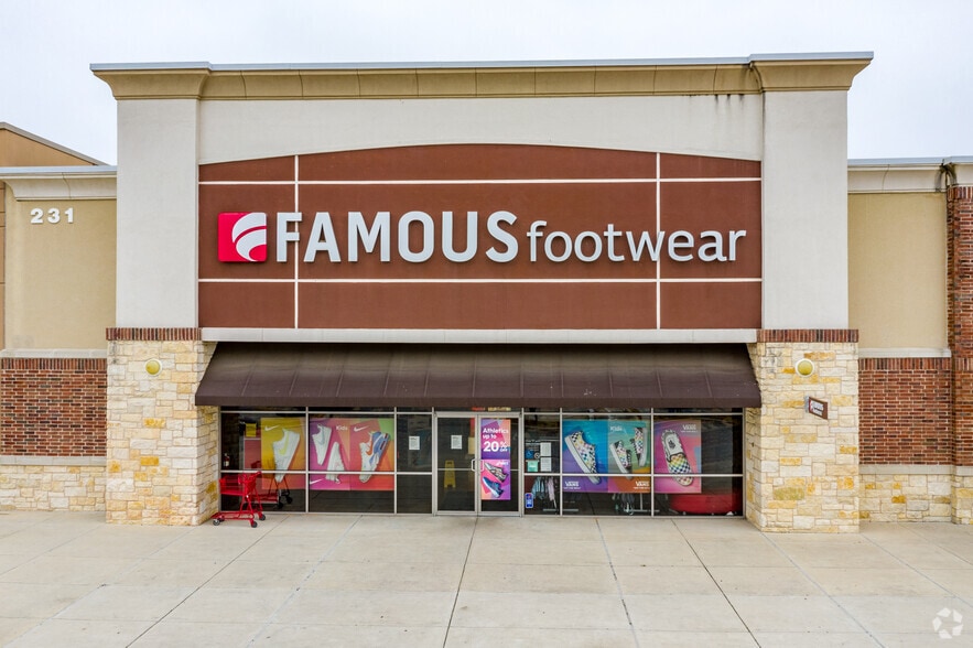 More Photos Of IH-35 @ Loop 306, New Braunfels Unknown For Lease