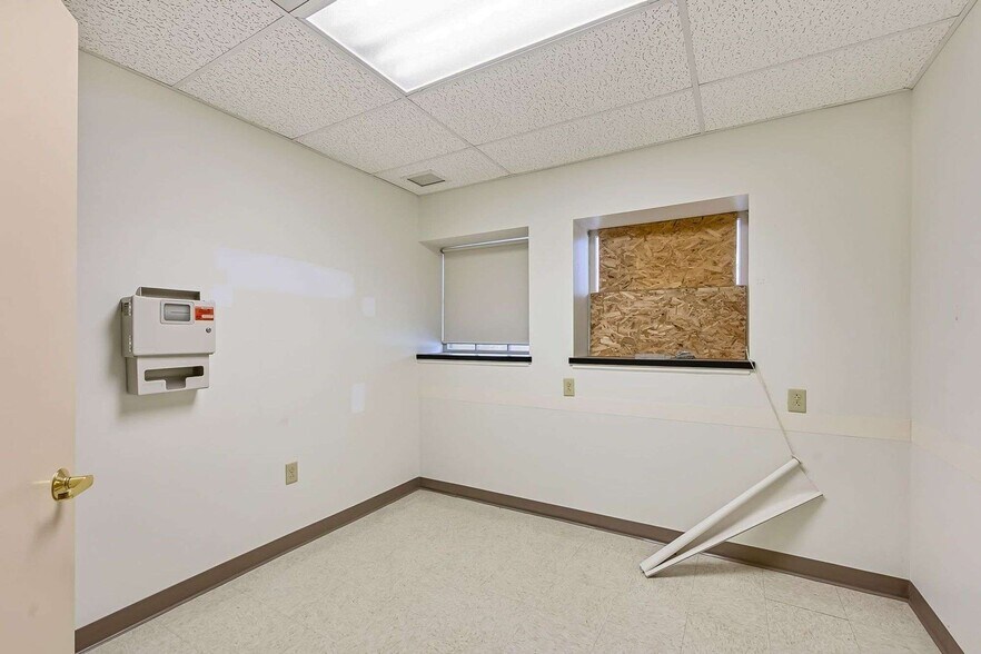 More Photos Of 412 E River St, Elyria Office For Sale