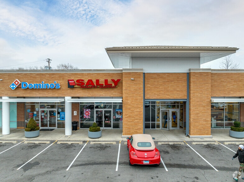 More Photos Of 2504-2548 W Cermak Rd, Chicago Supermarket For Lease