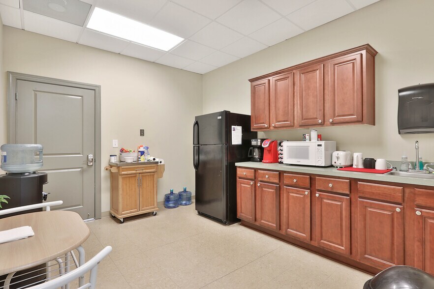 More Photos Of 75 Jackson St, Newnan Unknown For Lease