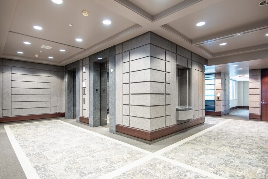 More Photos Of 4515 N River Blvd, Cedar Rapids Unknown For Lease