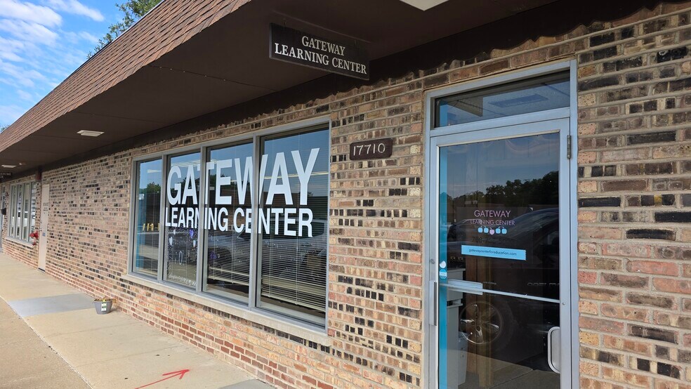 Primary Photo Of 17704-17718 Oak Park Ave, Tinley Park Office For Sale