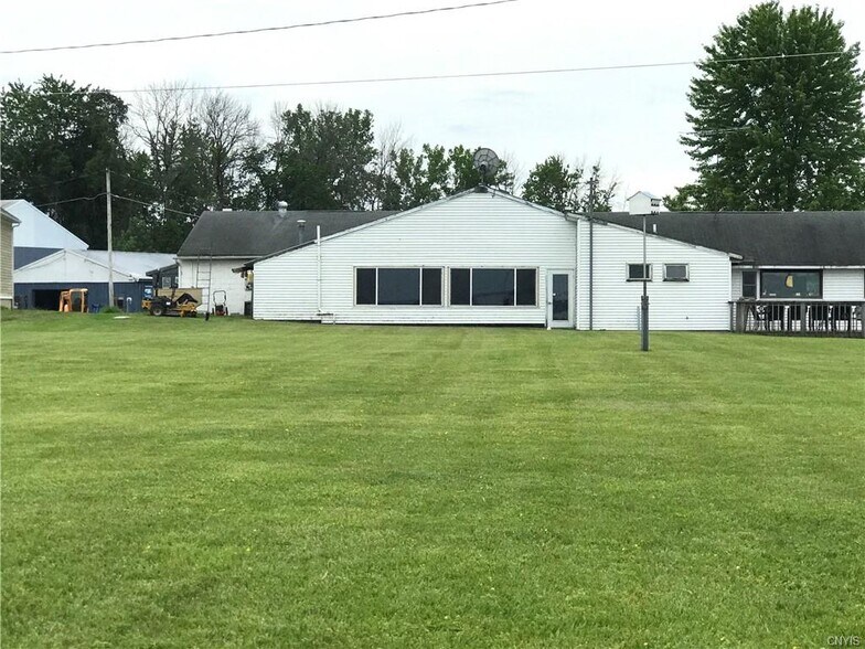 More Photos Of 303 Barrett Ln, Bridgeport Bar For Sale