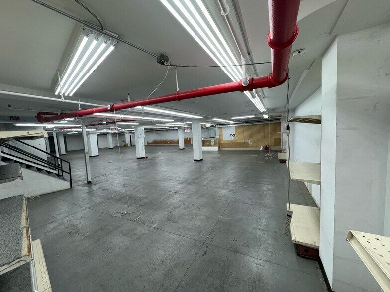 More Photos Of 306 E Fordham Rd, Bronx Convenience Store For Lease