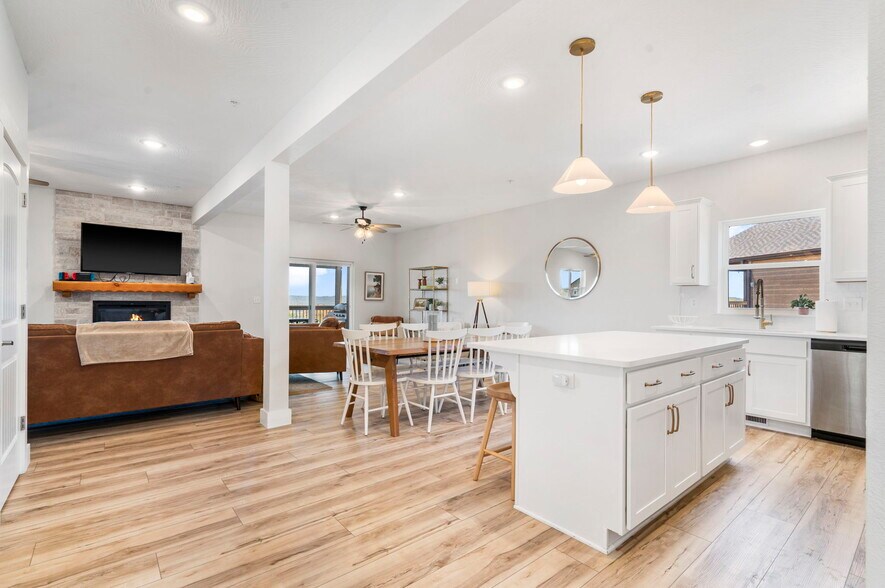 More Photos Of 129 Pioneer Peak, Kimberling City Specialty For Sale