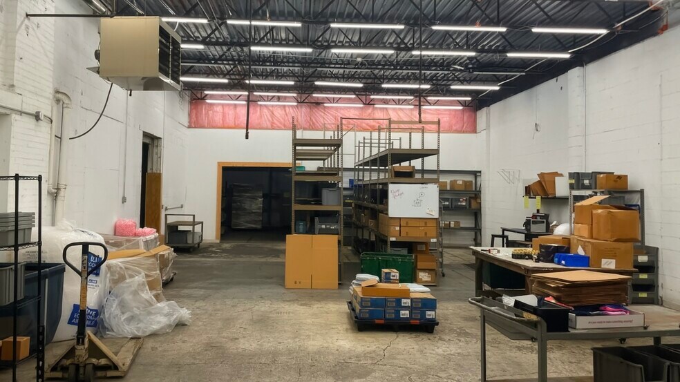 More Photos Of 391 E Wilson Ave, Pontiac Distribution For Lease