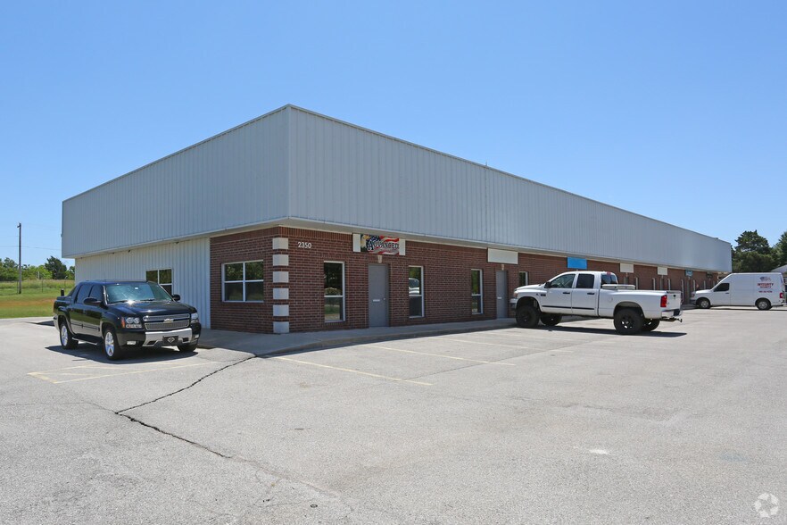 More Photos Of 2350 S Midwest Blvd, Oklahoma City Light Manufacturing For Lease