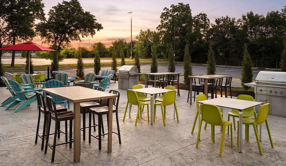 More Photos Of 9104 Keystone Crossing, Indianapolis Hotel For Sale
