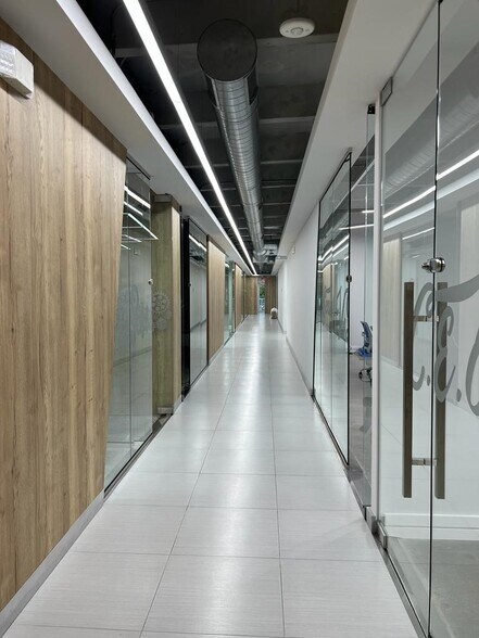 More Photos Of 2550 NW 100th Ave, Doral Office Residential For Lease