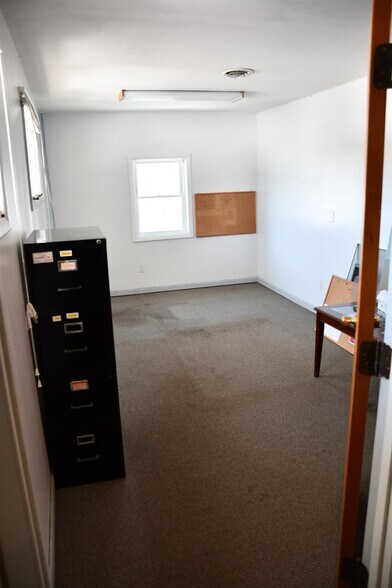 More Photos Of 107 Corona Ave, Groton Warehouse For Sale