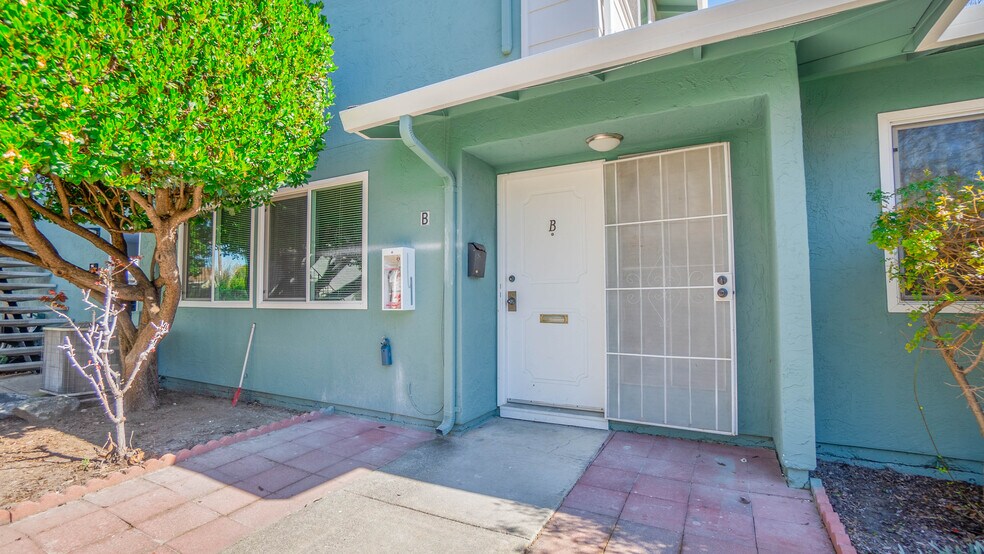 More Photos Of 1093 Del Rio Circle, Concord Apartments For Sale