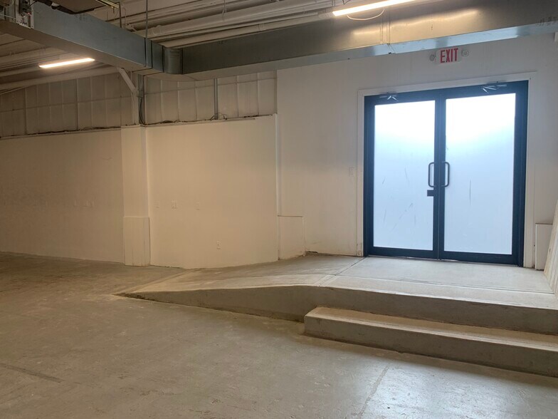 More Photos Of 375 Fairfield Ave, Stamford Manufacturing For Lease