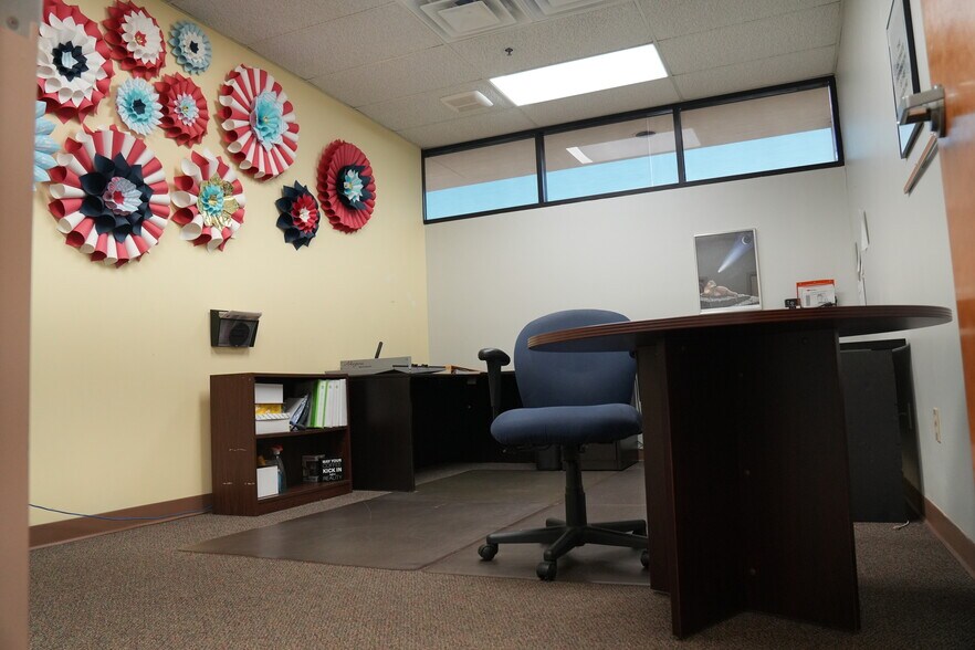 More Photos Of 4498 Vineland Rd, Orlando Flex For Lease