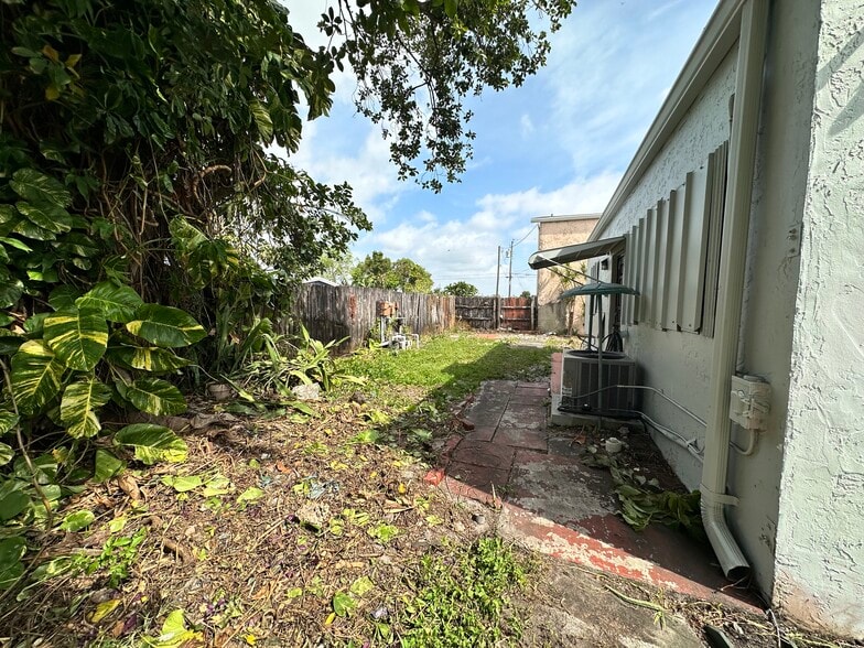 More Photos Of 2304 SW 60th Way, Miramar Auto Repair For Lease