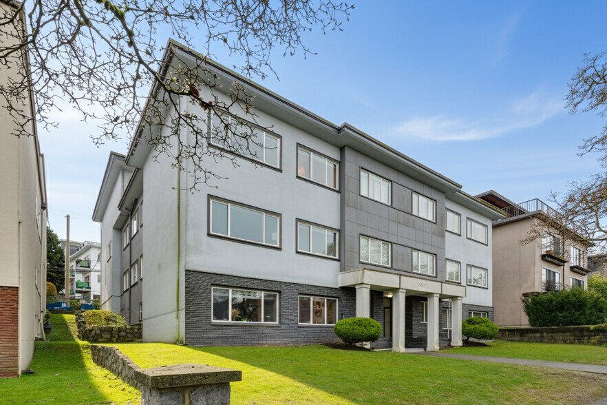 More Photos Of 2250 York Ave, Vancouver Apartments For Sale