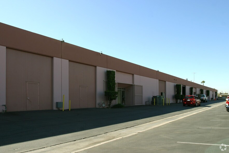 More Photos Of 11255 Woodruff Ave, Downey Warehouse For Lease