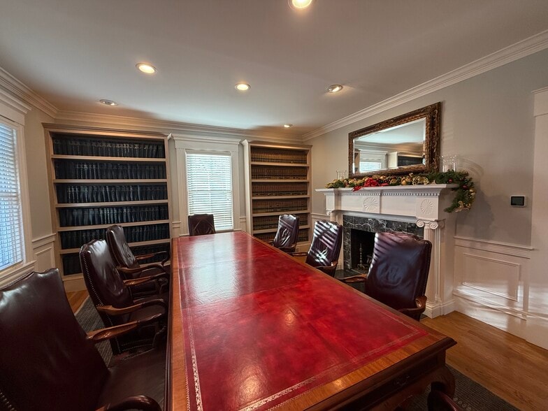 More Photos Of 336 South St, Hyannis Office For Sale