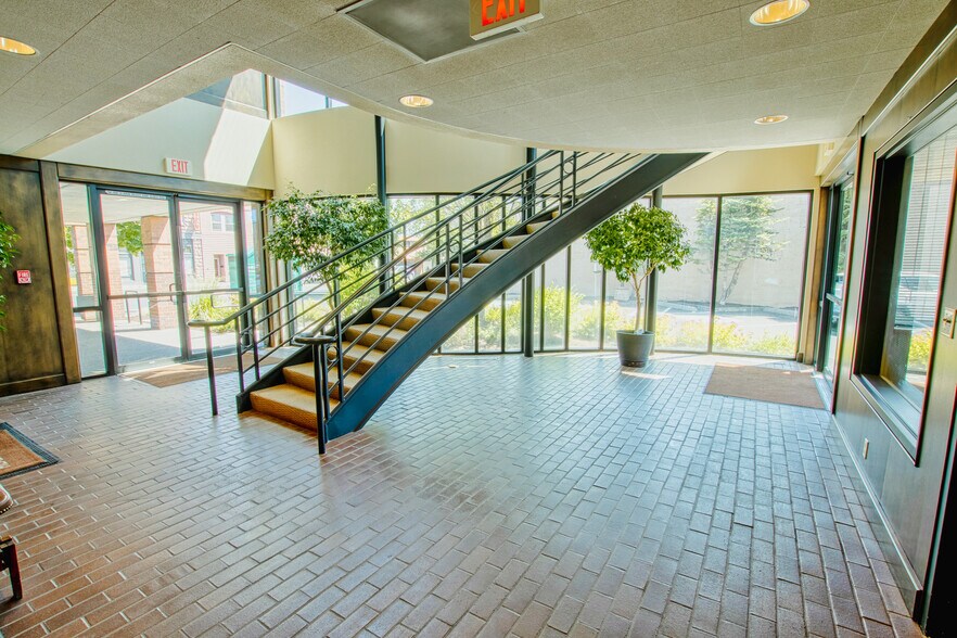 More Photos Of 141 NW Greenwood Ave, Bend Loft Creative Space For Lease
