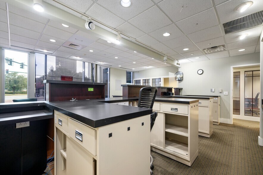 More Photos Of 580 E Main St, Norfolk Office For Lease