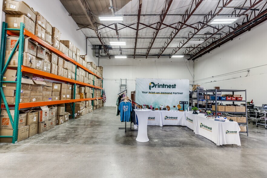 More Photos Of 4323 Greenbriar Dr, Stafford Showroom For Sale