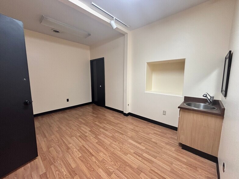 More Photos Of 409 N Grand Ave, Pueblo Office For Lease