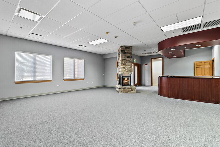 More Photos Of 1446 Merchant Dr, Algonquin Medical For Sale