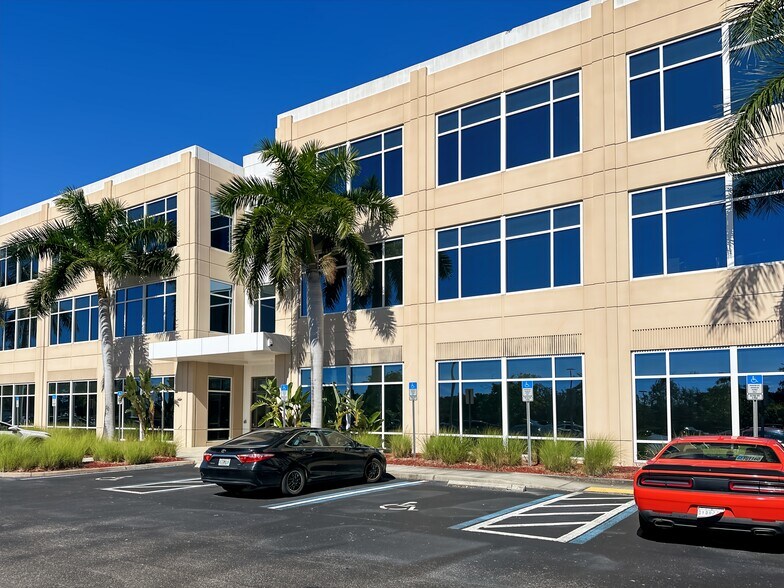 More Photos Of 9160 Forum Corporate Pky, Fort Myers Coworking Space