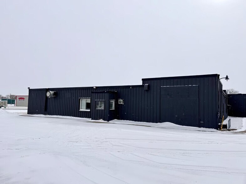 More Photos Of 116 S 10th St, Marshall Light Distribution For Sale