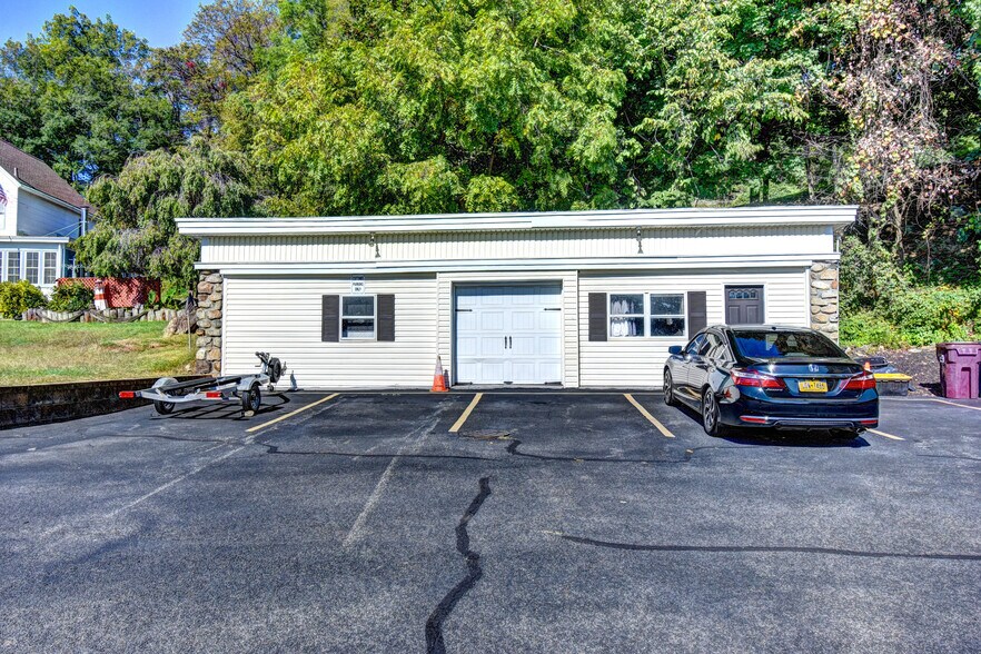 More Photos Of 337 N Liberty Dr, Tomkins Cove Restaurant For Sale