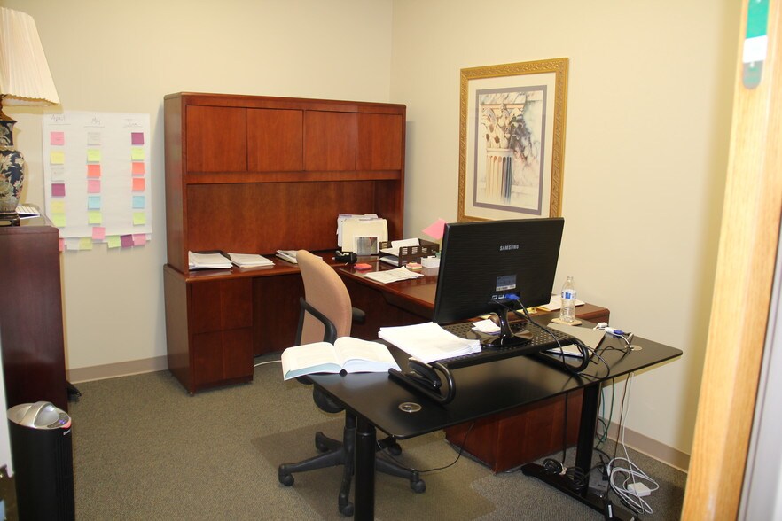More Photos Of 12921 W US Highway 42, Prospect Medical For Lease