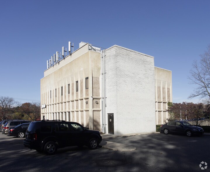 More Photos Of 996 W Jericho Tpke, Smithtown Office For Lease