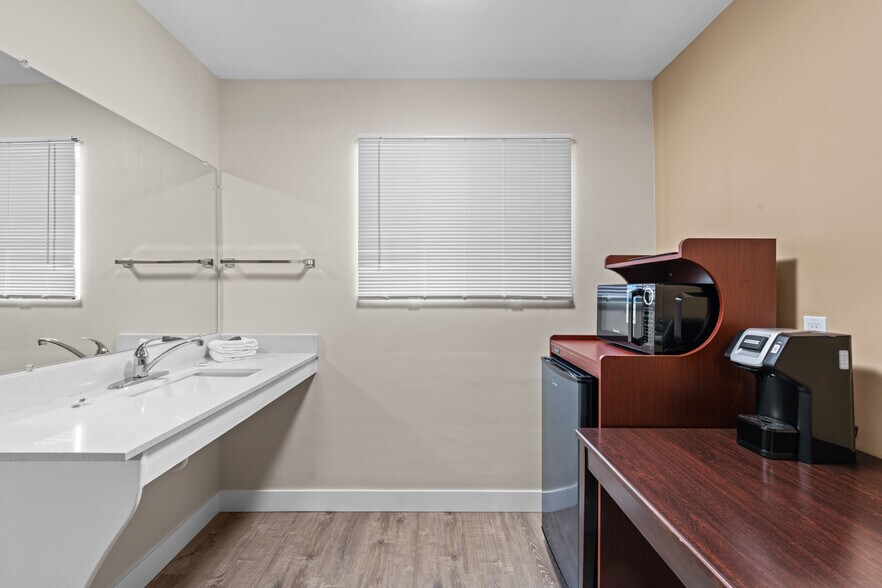 More Photos Of 1736 Santa Rosa Ave, Santa Rosa Hotel For Sale