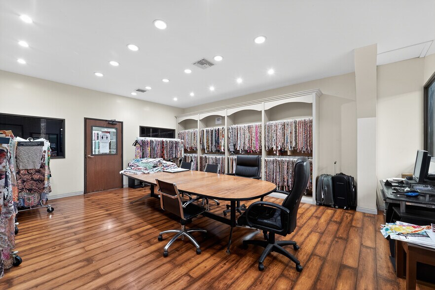 More Photos Of 752 S San Pedro St, Los Angeles Manufacturing For Sale