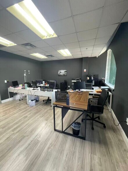 More Photos Of 7075 Kingspointe Pky, Orlando Showroom For Sale